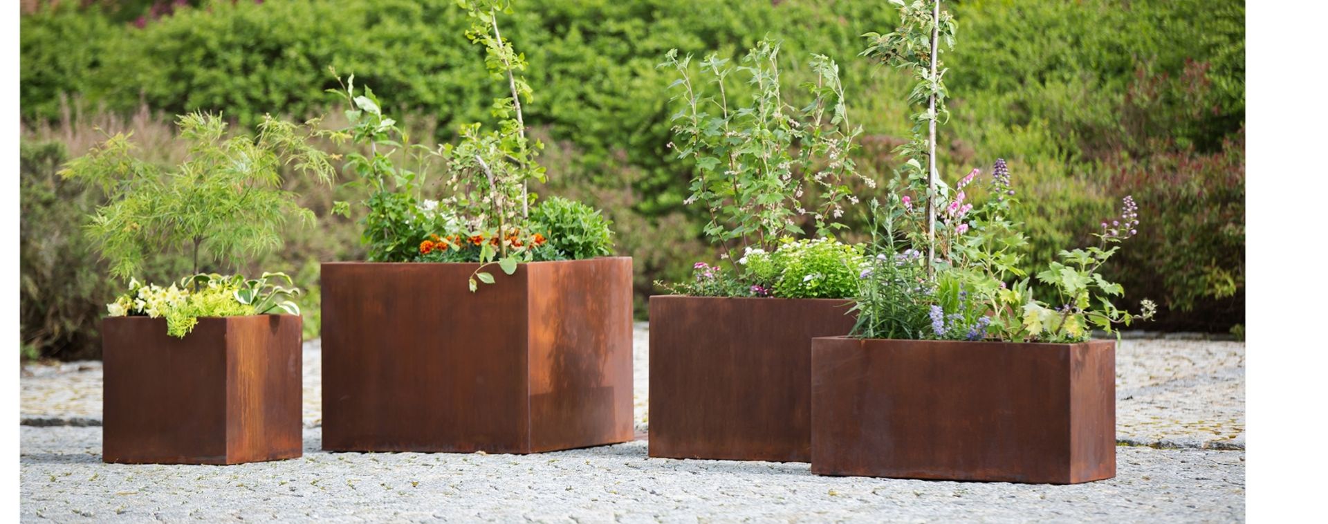 Mobiles Hochbeet in LForm aus CorTen Stahl 260cm x 260cm / 72cm x 65cm